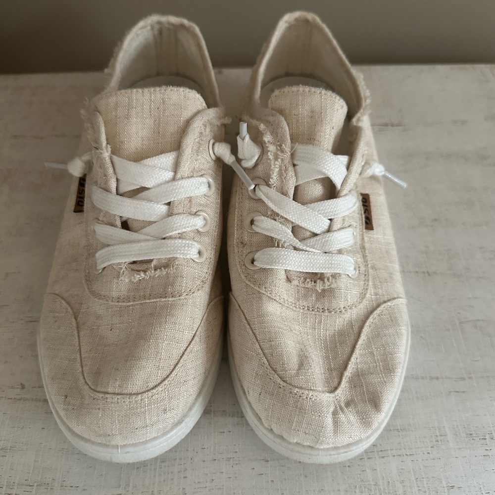 Casual Canvas Lace-Up Sneakers in Natural